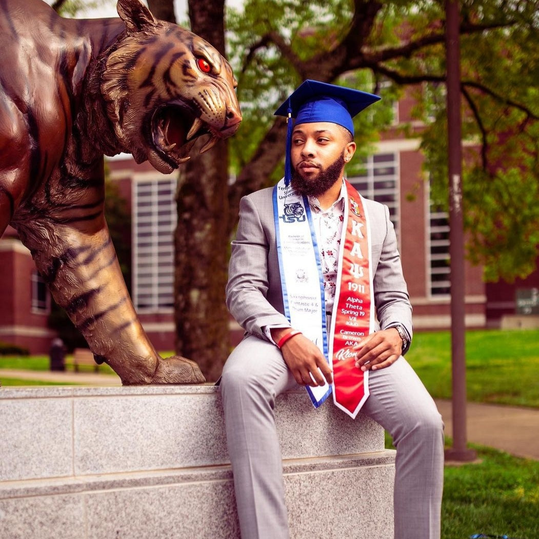 How to Negotiate Your First Salary Out of College (Without Burning Bridges)